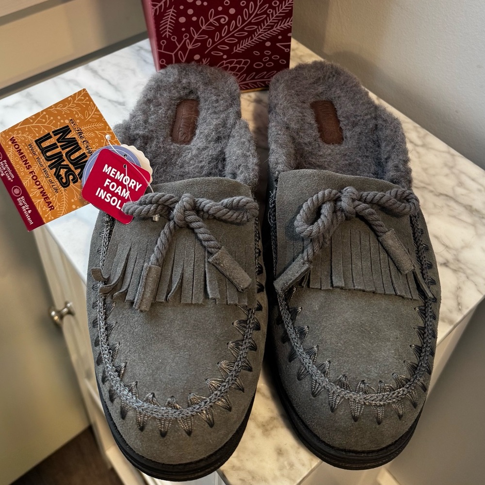Muk Luks Women's Gray Suede Memory Foam Moccasins- Size 9